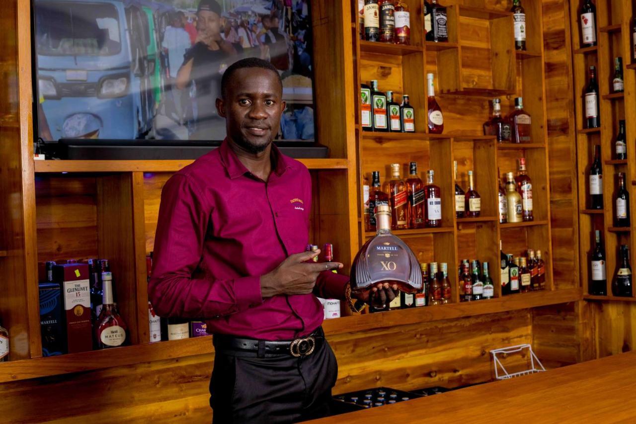 Hadjens Hotel Mwanza Exteriör bild