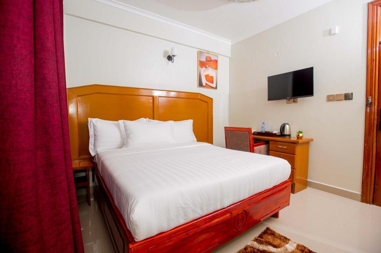 Hadjens Hotel Mwanza Exteriör bild